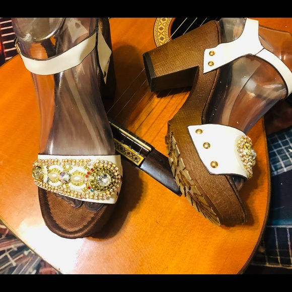 🌺Natures Breeze White Platform Decorative Heels! - Picture 13 of 16